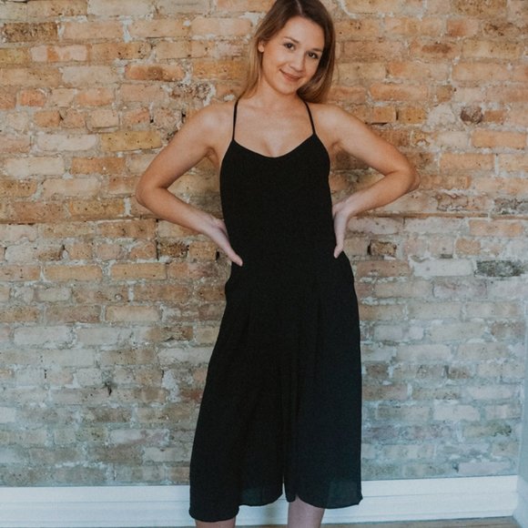 NWT Pocketed open back jumpsuit - Picture 3 of 5